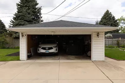 2124 Westview Drive, Des Plaines, IL 60018 - Photo 9
