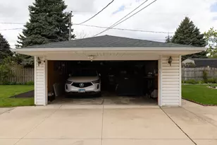 2124 Westview Dr, Des Plaines, IL 60018 - Photo 9