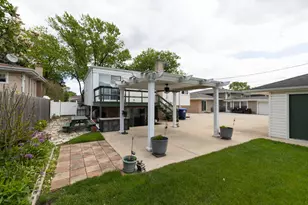 2124 Westview Dr, Des Plaines, IL 60018 - Photo 5