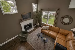 807 Viewpointe Dr, Saint Charles, IL 60174 - Photo 5