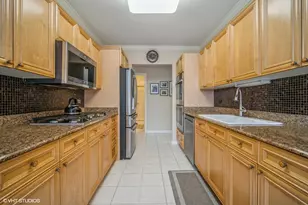 820 Weidner Rd, Buffalo Grove, IL 60089 - Photo 7