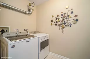 820 Weidner Rd, Buffalo Grove, IL 60089 - Photo 11