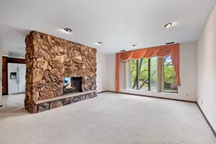 75 Boardwalk Pl, Park Ridge, IL 60068 - Photo 5