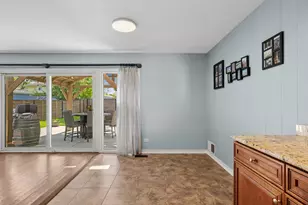 385 Lafayette Ln, Hoffman Estates, IL 60169 - Photo 7