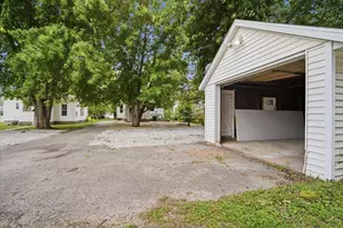 306 E Oak St, Fairbury, IL 61739 - Photo 41