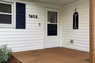 1608 Chevy Chase Dr, Champaign, IL 61821 - Photo 3