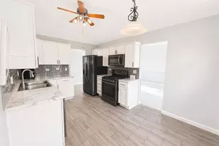 828 Huron Ct, Carol Stream, IL 60188 - Photo 7