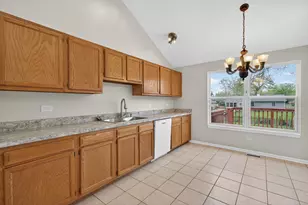 5217 N Pleasant View Dr, McHenry, IL 60050 - Photo 9