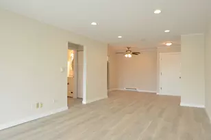 826 E Old Willow Rd, Prospect Heights, IL 60070 - Photo 5