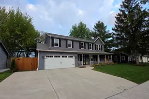 585 N Lyle Ave, Elgin, IL 60123 - Photo 3