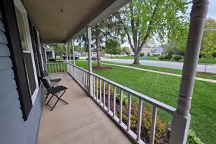 585 N Lyle Ave, Elgin, IL 60123 - Photo 7