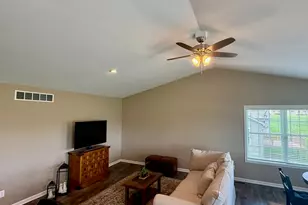 732 Keller Dr, Dixon, IL 61021 - Photo 7
