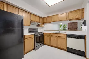 942 Little Falls Ct, Elk Grove Village, IL 60007 - Photo 13