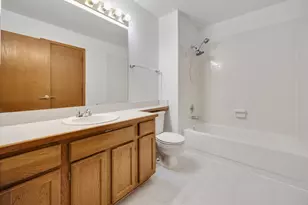 942 Little Falls Ct, Elk Grove Village, IL 60007 - Photo 23