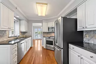 237 Sandy Point Ln, Lake Zurich, IL 60047 - Photo 9