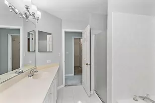 237 Sandy Point Ln, Lake Zurich, IL 60047 - Photo 27