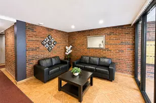 9395 Landings Ln, Des Plaines, IL 60016 - Photo 3