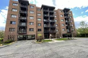 9395 Landings Ln, Des Plaines, IL 60016 - Photo 1