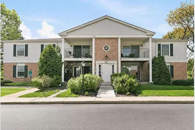987 Golf Course Road #4, Crystal Lake, IL 60014 - Photo 1