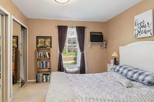 987 Golf Course Rd, Crystal Lake, IL 60014 - Photo 7