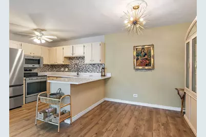987 Golf Course Road #4, Crystal Lake, IL 60014 - Photo 5