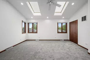 10505 S Kilbourn Ave, Oak Lawn, IL 60453 - Photo 11