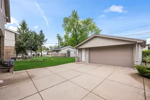 10505 S Kilbourn Ave, Oak Lawn, IL 60453 - Photo 21