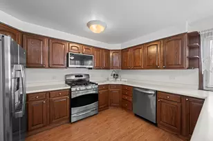 10505 S Kilbourn Ave, Oak Lawn, IL 60453 - Photo 3