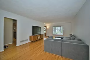 2S510 Seneca Dr, Wheaton, IL 60189 - Photo 9