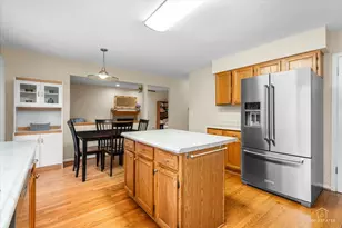 705 Gregor Ln, Wheeling, IL 60090 - Photo 7
