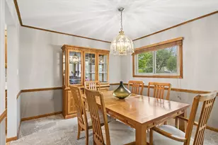 1903 E Ivy Ln, Mount Prospect, IL 60056 - Photo 9