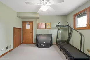 9342 Landings Ln, Des Plaines, IL 60016 - Photo 19