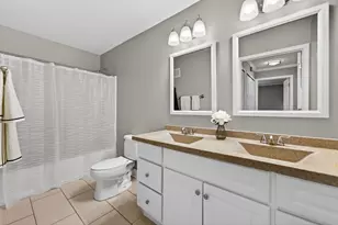 1613 Silverstone Dr, Carpentersville, IL 60110 - Photo 13