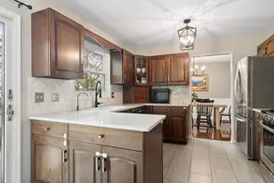 715 Fieldstone Cir, Lake Zurich, IL 60047 - Photo 9