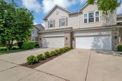 912 Kings Canyon Drive, Streamwood, IL 60107 - Photo 3