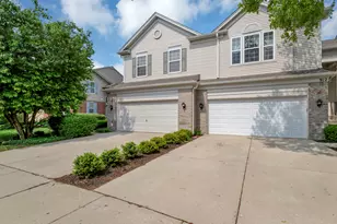 912 Kings Canyon Dr, Streamwood, IL 60107 - Photo 3
