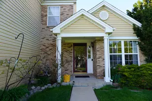 1310 York Dr, Carpentersville, IL 60110 - Photo 3
