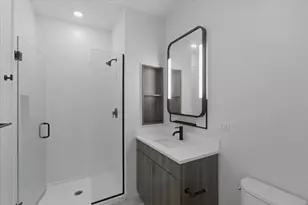 948 W Sunnyside Ave, Chicago, IL 60640 - Photo 9