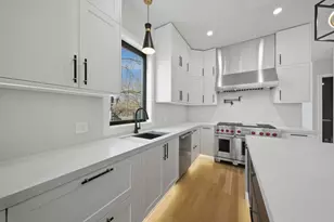 2457 W Byron St, Chicago, IL 60618 - Photo 15