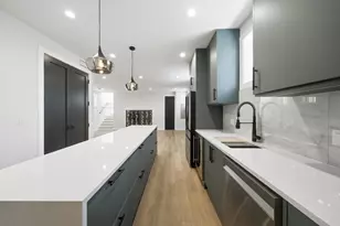 2457 W Byron St, Chicago, IL 60618 - Photo 31