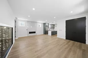 2457 W Byron St, Chicago, IL 60618 - Photo 29