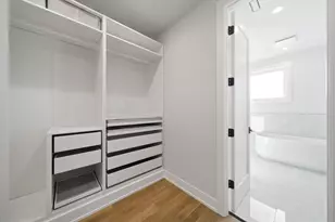 2457 W Byron St, Chicago, IL 60618 - Photo 23