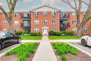 809 E Miner St, Arlington Heights, IL 60004 - Photo 1