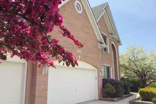 523 Mallard Point Dr, North Aurora, IL 60542 - Photo 5