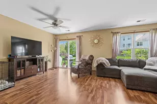 261 Ashbury Ln, Roselle, IL 60172 - Photo 3