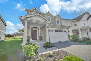 23 Commons Cir, Hawthorn Woods, IL 60047 - Photo 3