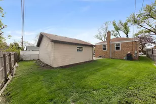9966 Montrose Ave, Schiller Park, IL 60176 - Photo 23