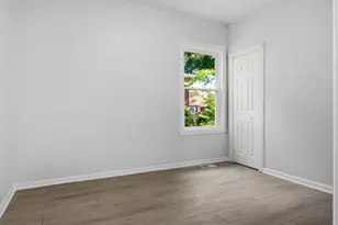 7948 S Colfax Ave, Chicago, IL 60649 - Photo 15