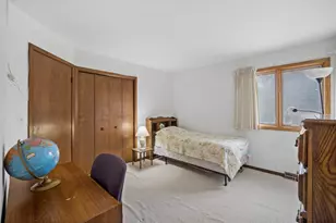 484 Springhill Dr, Roselle, IL 60172 - Photo 5