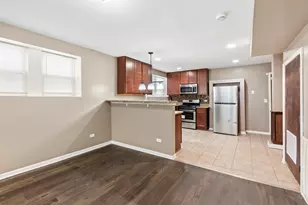 323 Memorial Dr, Calumet City, IL 60409 - Photo 5